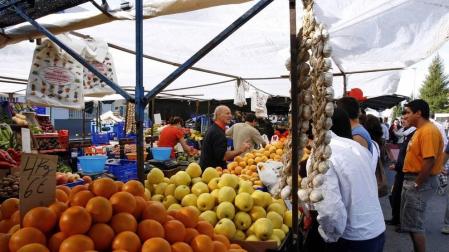 El mercadillo de Landaben cuenta ya con casi dos tercios de sus puestos