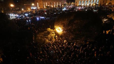 Armenia firma con Rusia y Azerbaiyán un "doloroso" acuerdo de paz
