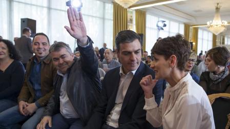 Ramón Alzórriz, Santos Cerdán, Pedro Sánchez y María Chivite, en un acto del PSN en 2018