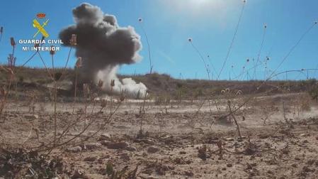 Vídeo: La Guardia Civil destruye dos proyectiles de artillería en Peralta y Castejón