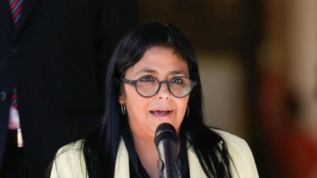 Delcy Rodríguez acusa a la derecha española de doble moral por apoyar a Guaidó
