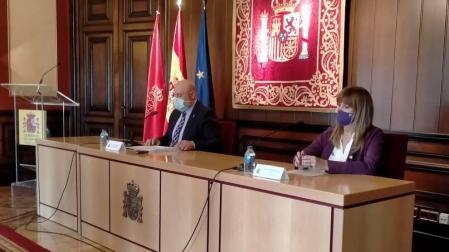 La Delegación del Gobierno en Navarra reconoce a Policía Municipal de Pamplona, IES Navarro Villoslada y Cruz Roja con las Meninas 202