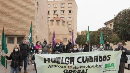 Trabajadoras de residencias de la Ribera reivindican "cuidados de calidad"