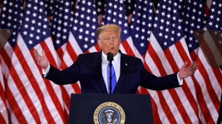 Trump se autoproclama vencedor pese a que el recuento continúa en EE UU