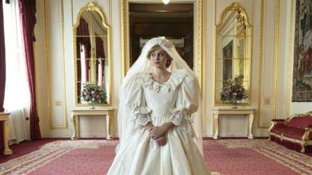 El estilo Lady Di interpretado por Emma Corrin