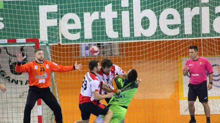 El meta local Franzini realizó un gran partido ante el Helvetia Anaitasuna