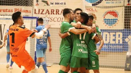 Osasuna Magna da un paso más ante el Peñíscola