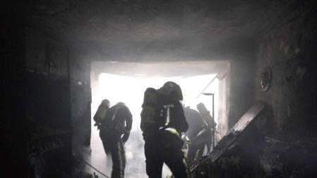 Una persona intoxicada por el incendio de su vivienda en Pamplona