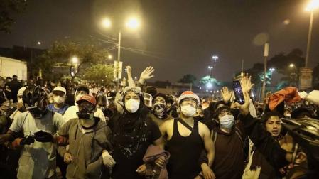 El presidente peruano Manuel Merino dimite de su cargo en medio de las protestas