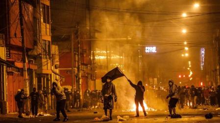 Dos fallecidos y decenas de heridos por la represión policial en Perú