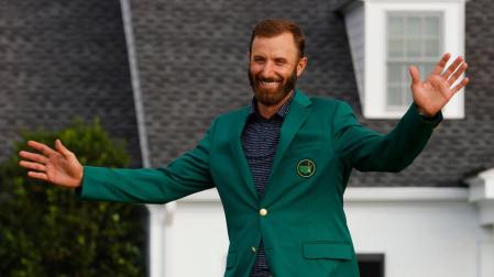 El golfista estadounidense Dustin Johnson celebra su victoria en el Masters de Augusta