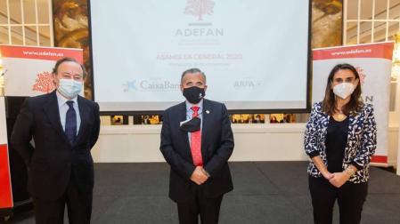 El director del Instituto de Empresa Familiar (IEF), José Luis Blanco; el presidente de ADEFAN, Francisco Esparza; y la directora de Asociaciones Territoriales y Fórum Familiar, Inés Rovira.