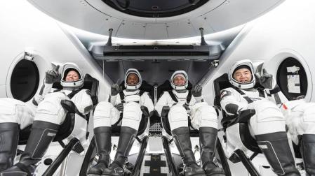 La nave de SpaceX llega con éxito a la Estación Espacial Internacional