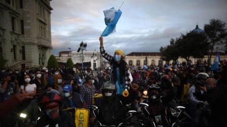 El Congreso asegura que dará marcha atrás al presupuesto que originó las protestas