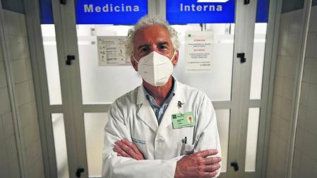Ricardo Gómez Huelgas, jefe de Servicio de Medicina Interna del  hospital Carlos de Haya de Málaga.