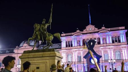 El velatorio público tiene lugar en la Casa Rosada en Buenos Aires