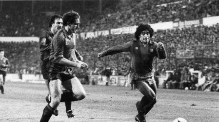 Osasuna se suma al recuerdo de Maradona y recuerda sus visitas a El Sadar