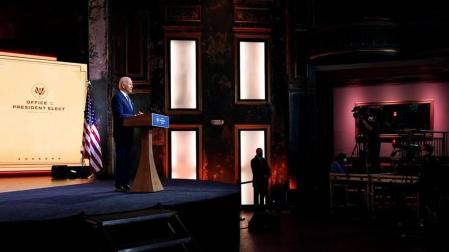 Biden pide unirse contra la pandemia mientras Trump sigue enredado en pleitos
