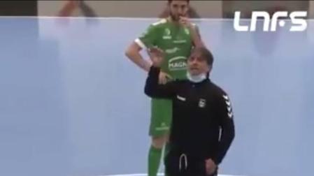 El enfado de Tatono Arregui en mitad de la pista por la falta de público