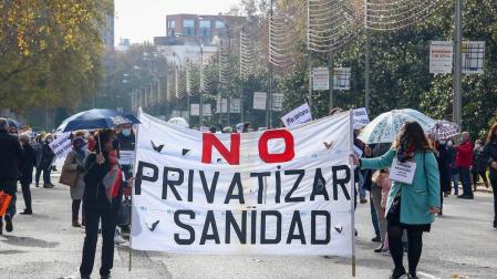 Miles de personas se manifiestan en Madrid en defensa de la sanidad pública