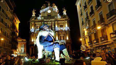 “Olentzero, este año no podremos ir a saludarte por las calles”
