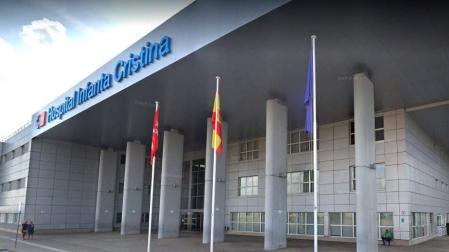 Exterior del hospital de Parla donde está ingresado el agente.