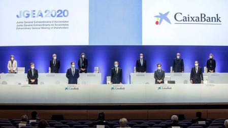 La junta de CaixaBank avala absorber Bankia y crear el mayor banco de España