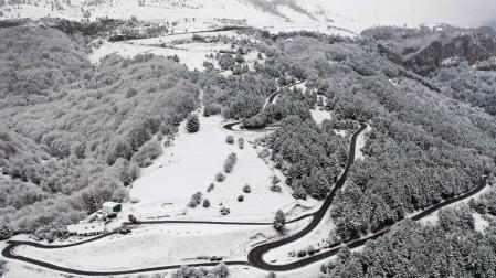 Municipios del Pirineo navarro amanecen con la primera nevada de la temporada