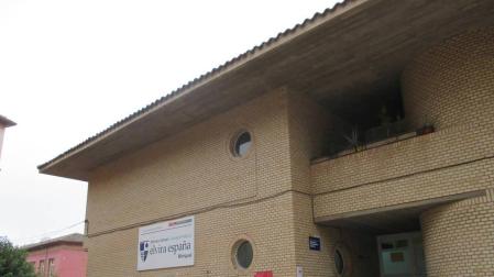 Fachada del colegio Elvira España -a la izda, el patio-.