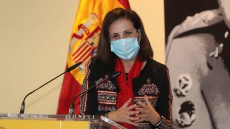 La Fiscalía pide a Robles que identifique a los exmilitares del chat privado