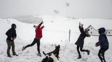 Fotos de Burguete, Roncesvalles y Espinal nevados tras la copiosa nevada