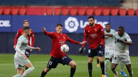 Galería de fotos del partido entre Osasuna y Betis, que ha finalizado con derrota rojilla por 0-2
