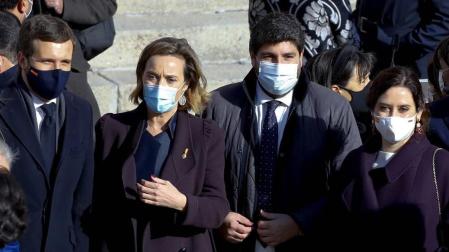 Las restricciones y el frío marcan un homenaje a la Constitución desangelado