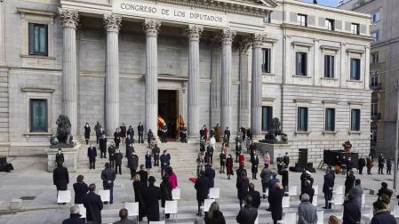 Las restricciones y el frío marcan un homenaje a la Constitución desangelado
