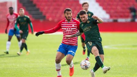 El Granada frustra el primer triunfo oscense con dos goles en la recta final