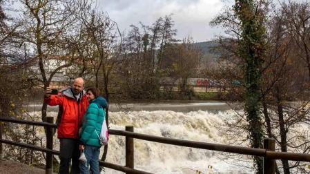 El caudal de los ríos desciende y la CHE no espera cambios hasta el jueves
