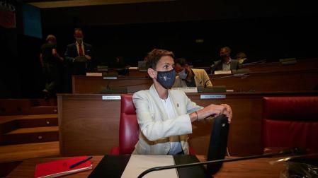 Chivite, en el pleno del Parlamento foral.