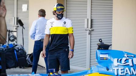 Alonso vuelve a pilotar el R25 con el que ganó su primer título mundial