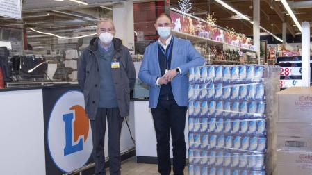 Ramón Marquina, Director de E.Leclerc Pamplona y Joaquín Fernández Eraso, presidente del Banco de Alimentos de Navarra.