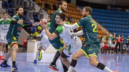 Helvetia Anaitasuna ha ganado 30-25 a Viveros Herol Nava, su cuarta victoria consecutiva que le coloca en sexta posición de la Liga Sacyr Asobal.