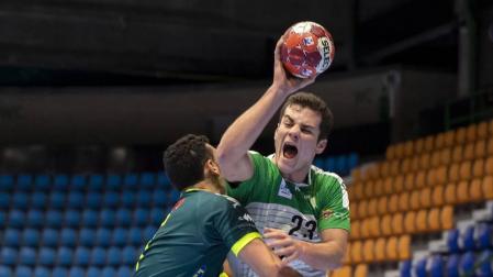 Helvetia Anaitasuna ha ganado 30-25 a Viveros Herol Nava, su cuarta victoria consecutiva que le coloca en sexta posición de la Liga Sacyr Asobal.