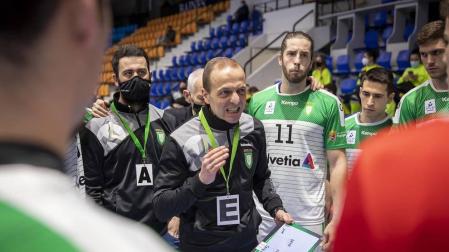 Helvetia Anaitasuna ha ganado 30-25 a Viveros Herol Nava, su cuarta victoria consecutiva que le coloca en sexta posición de la Liga Sacyr Asobal.