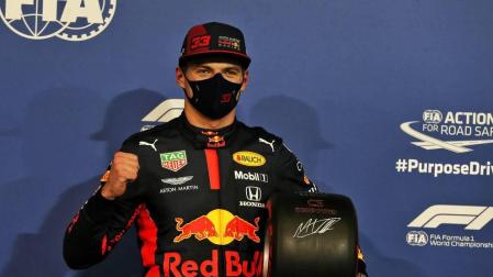 Verstappen sale primero en Abu Dabi; Sainz, sexto y Pérez desde el fondo