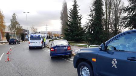 Se sale dela vía y choca con su coche contra una valla en Pamplona
