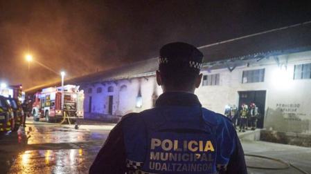 Los bomberos, en en lugar del incendio.