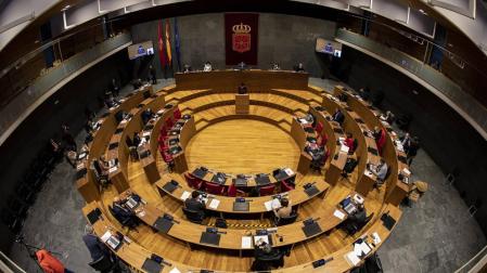 El Parlamento de Navarra pide al Gobieno central crear plazas de fiscales