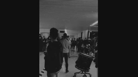 Una comba, dos pianos y Mozart en una 'performance' en el Conservatorio Superior