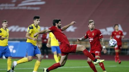 Imágenes del partido de primera ronda de Copa del Rey entre el Tomares y Osasuna, disputado en el estadio de La Cartuja.