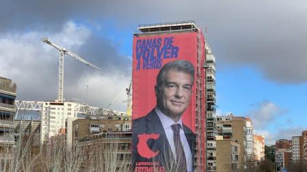 Laporta hace campaña en el Bernabéu: "Ganas de volver a veros"