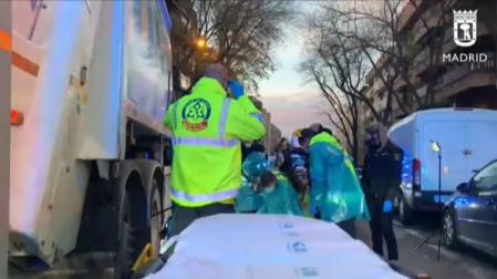 Vídeo: Muere una ciclista tras ser atropellada por un camión de basura en Madrid